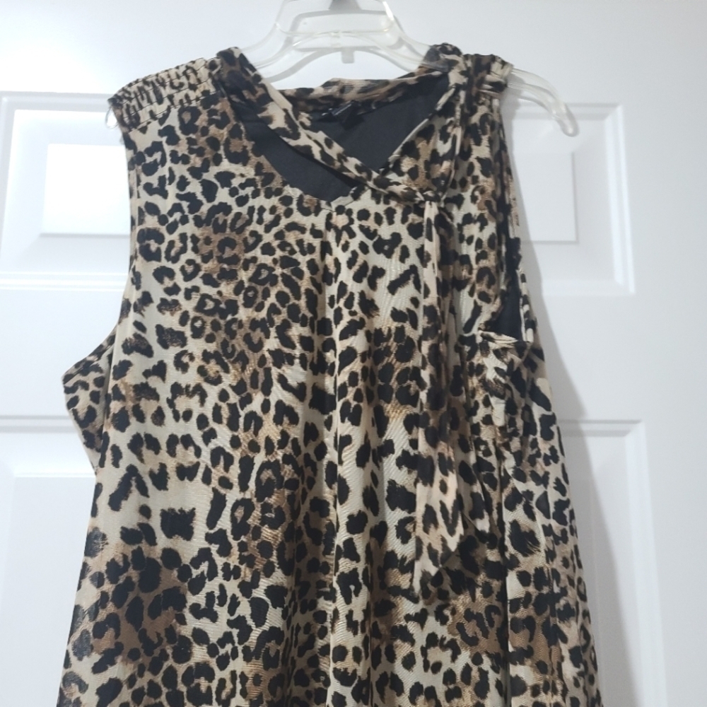 Leopard print shirt size 3x mobster wife sleeveless.